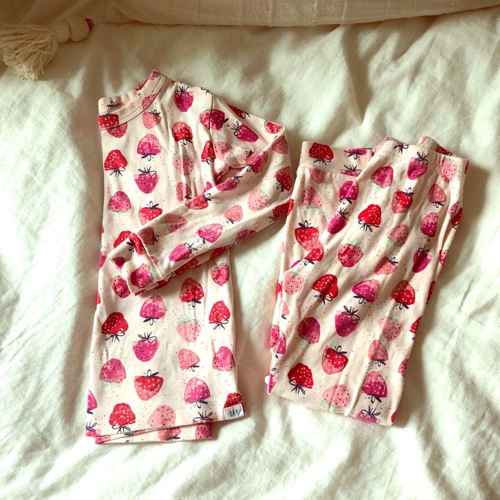 Girls 5T - Strawberry pajama set by the GAP